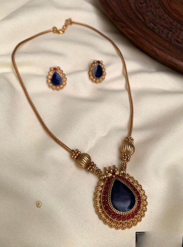 Traditional Pallaka short Necklace