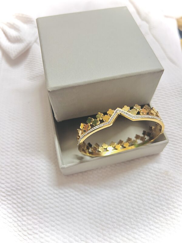 18K Gold Plated Queen Bracelet Bangle