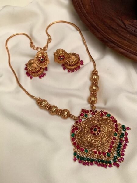 Traditional Short Necklace Set with red and green beads