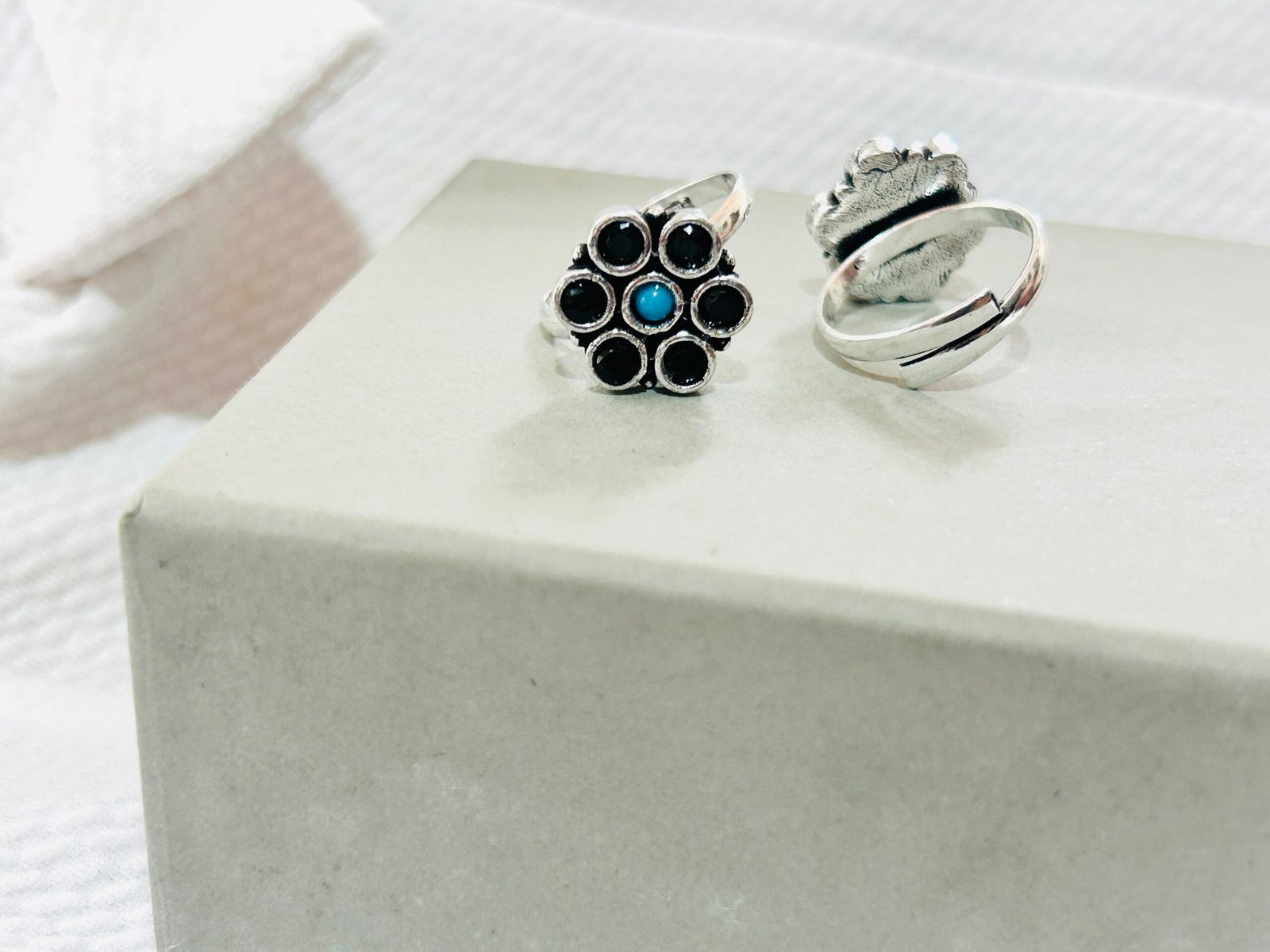 Black Flower Minchi- Adjustable Toe Ring - Image 2