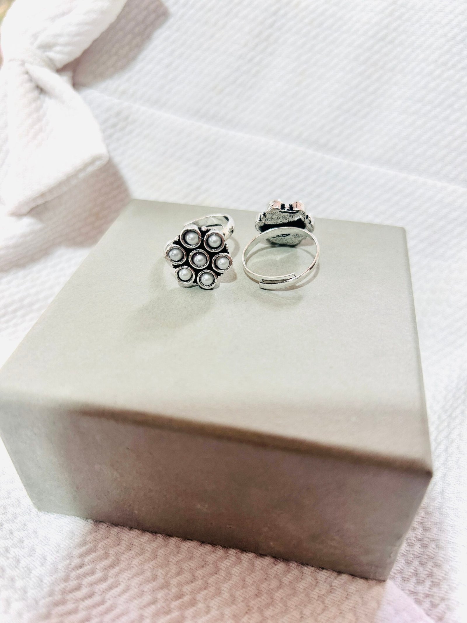 White Pearl Flower Minchi- Adjustable Toe Ring - Image 2