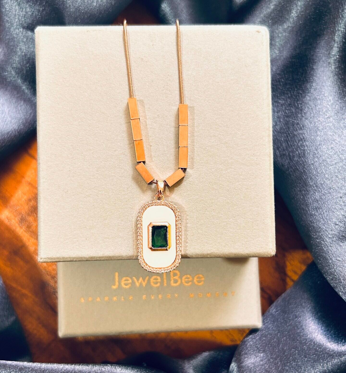 18k Rose gold plated green stone pendant - Image 2