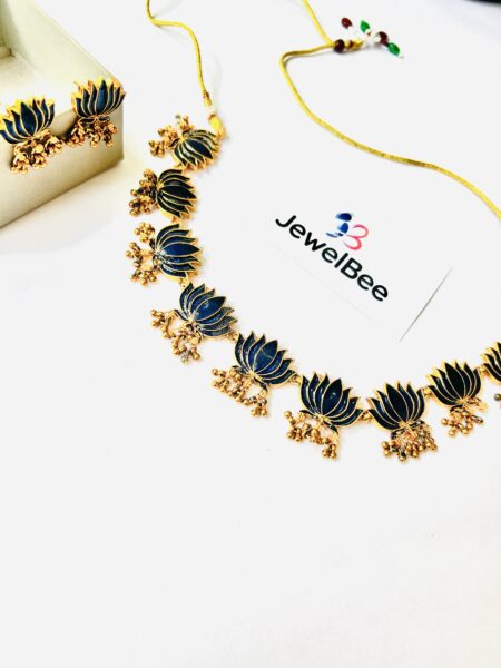 Neela Thamara Lotus Choker Set