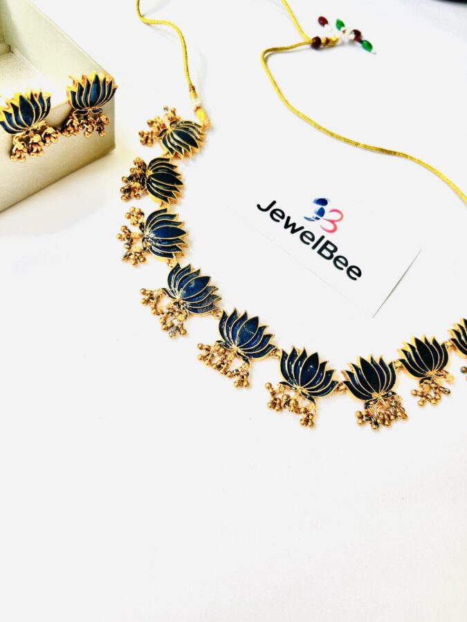 Neela Thamara Lotus Choker Set