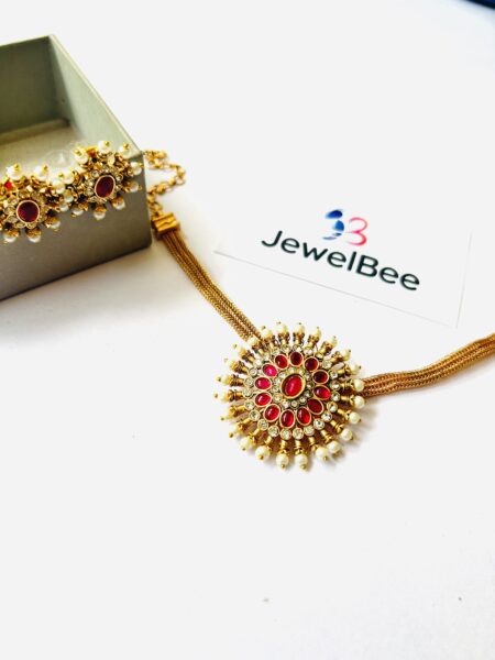 Royal pendant choker