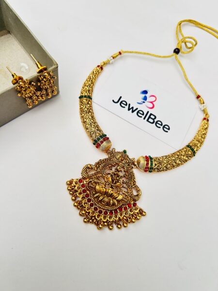 Lekshmi Devi Hasli pattern Choker Set with gold beads