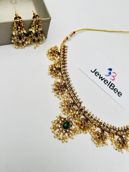 Gutapusulu short necklace set