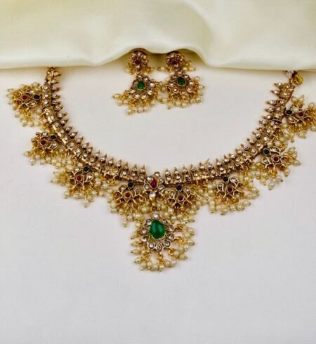 Gutapusulu short necklace set