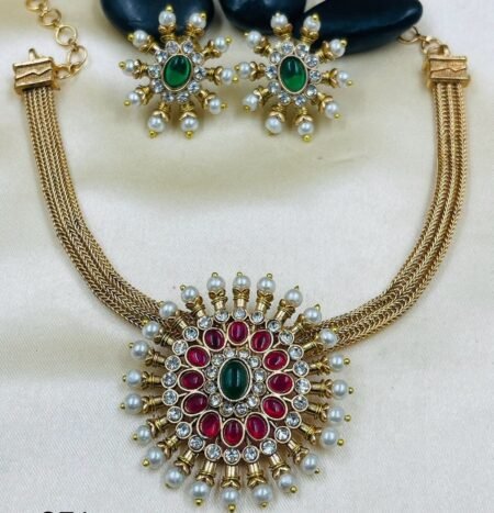 Royal pendant choker