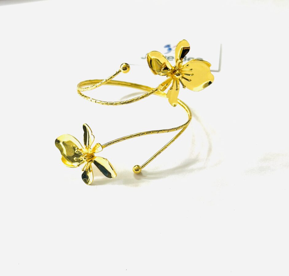 18k Gold Plated Anti tarnish Daisy Love Hand Cuff