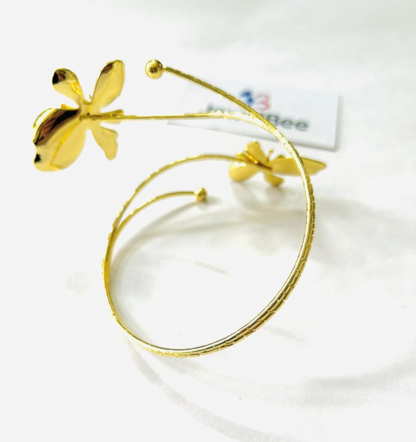18k Gold Plated Anti tarnish Daisy Love Hand Cuff - Image 4